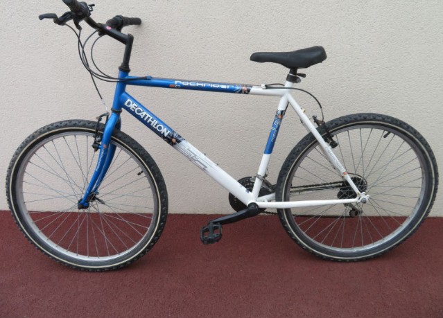 Vélo VTT 26 pouces rockrider 5.0 bleu et blanc (BEG)