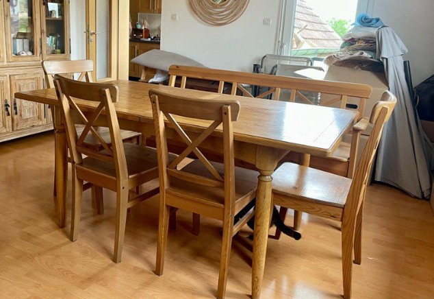 Table bois massif + 4 chaises et banc