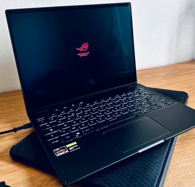 ASUS ROG FLOW X13 tactile 2 en 1 laptop et tablette + housse ADEQWAT 13"