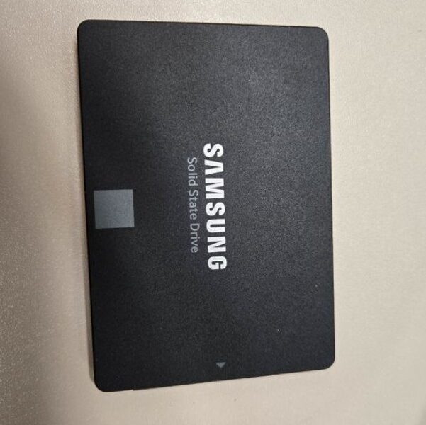 Disque dur SSD 250go