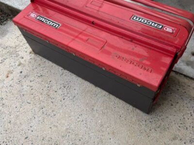 Caisse à outils FACOM métallique – robuste et pratique