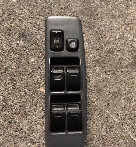 Commande lève vitre Toyota