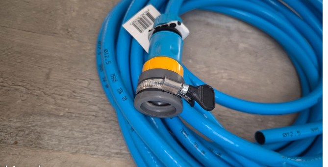 Tuyau de remplissage bleu