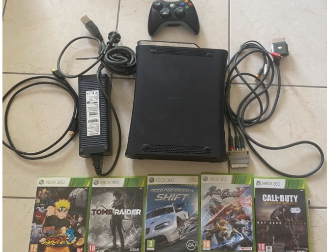 Console Xbox 360 avec une manette + câbles + 5 jeux