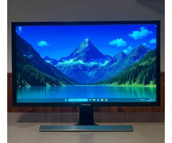 Écran 4K Samsung 28" UE590