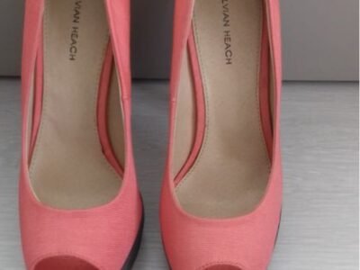 Vends paire d'escarpins neuves