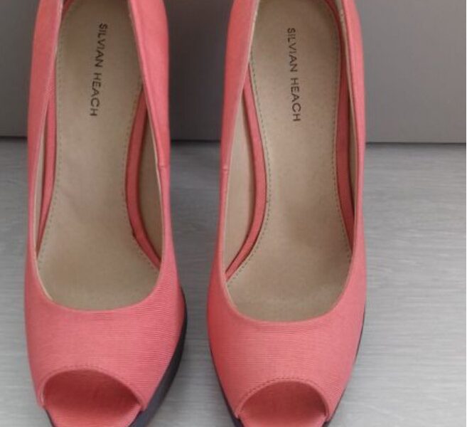 Vends paire d'escarpins neuves