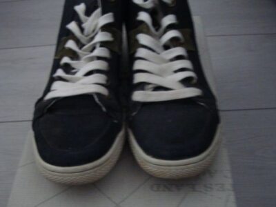 Paire de baskets montantes