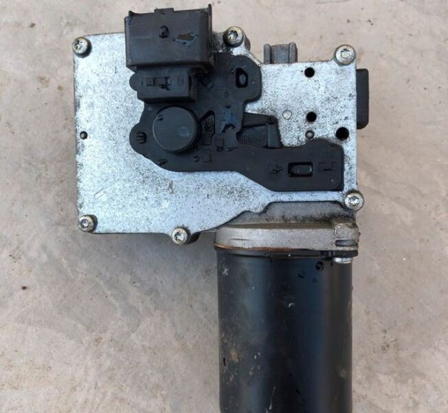 Moteur essuie-glaces avant 307
