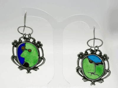 boucles d'oreilles artisanales.