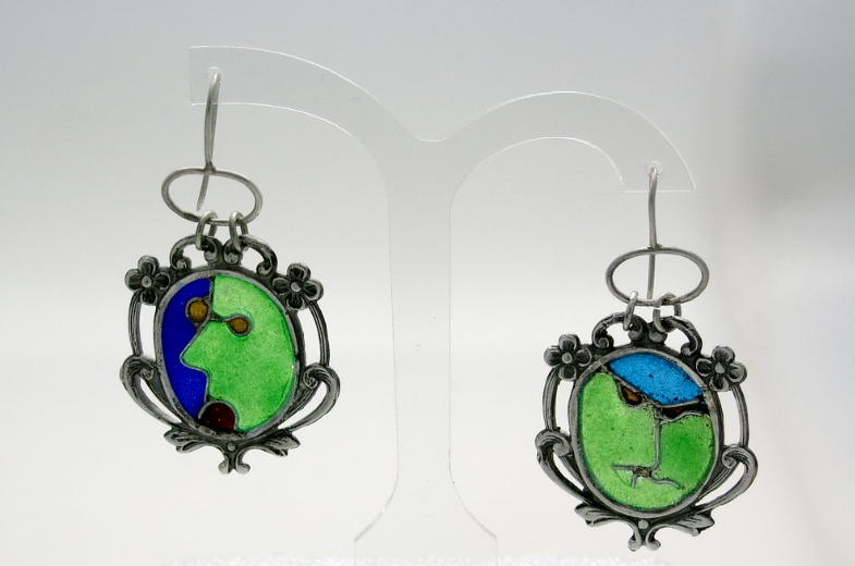 boucles d'oreilles artisanales.