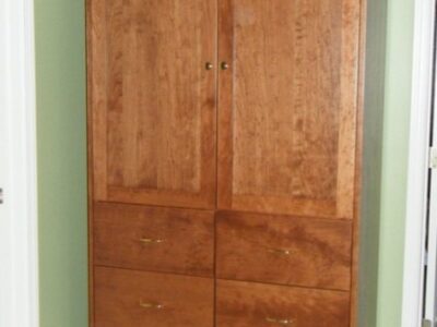 Armoire en bois massif