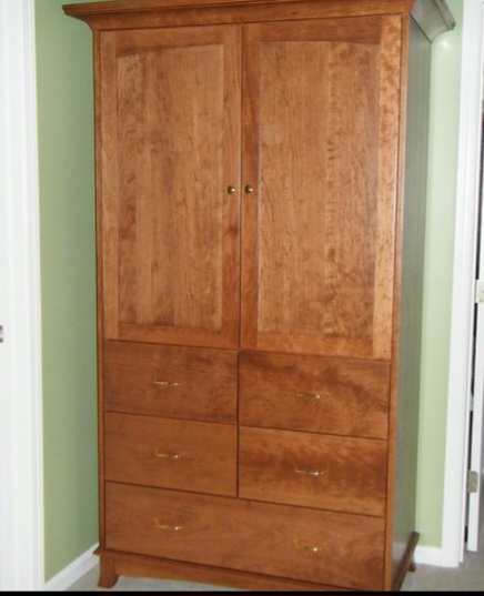 Armoire en bois massif