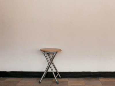 Petit tabouret pliable