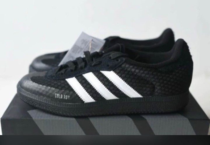 baskets Adidas neuve