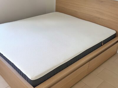 Lit double avec tiroirs