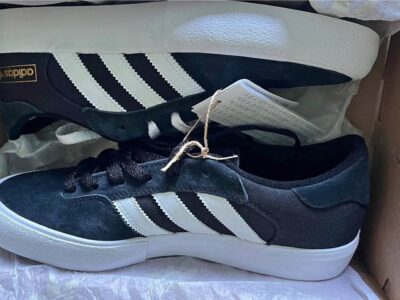 chaussures Adidas P43