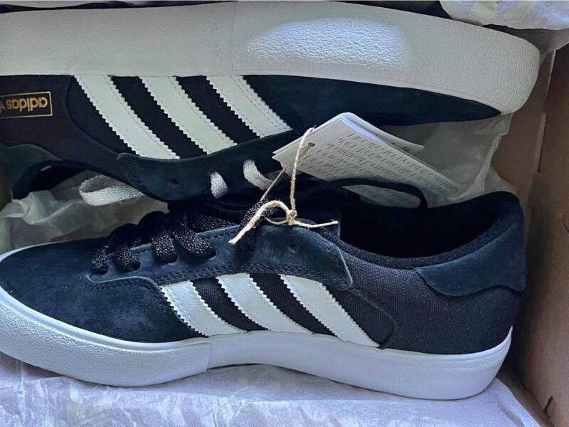 chaussures Adidas P43