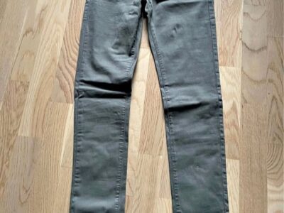 Pantalon neuf avec etiquette