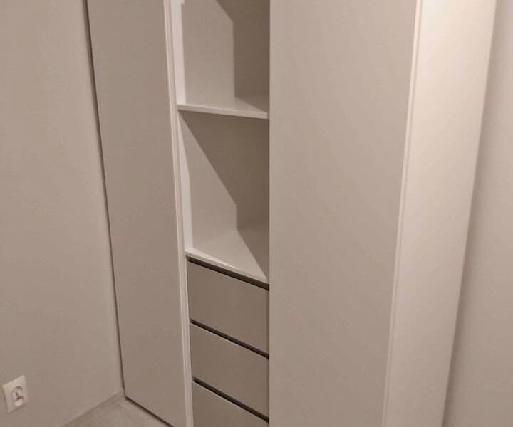 armoire trois porte
